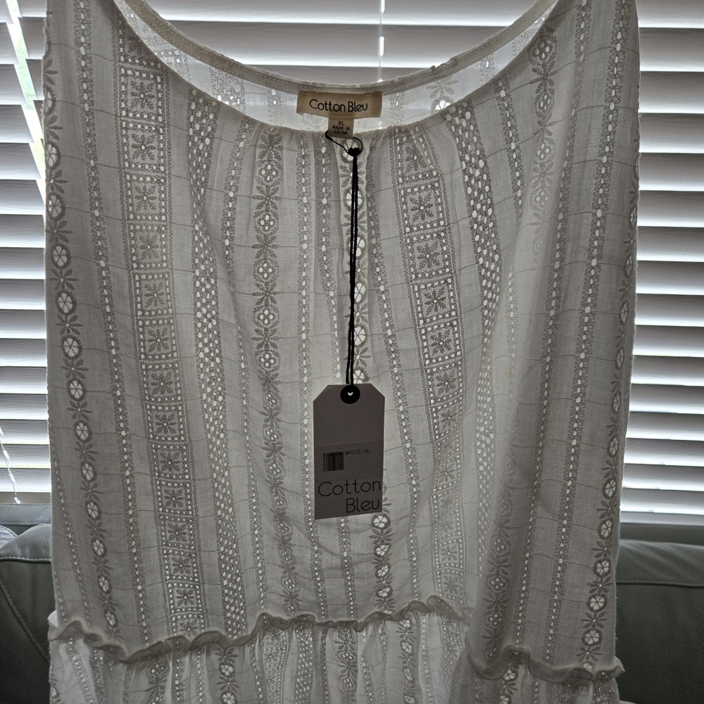 White Top - Picture 4 of 5